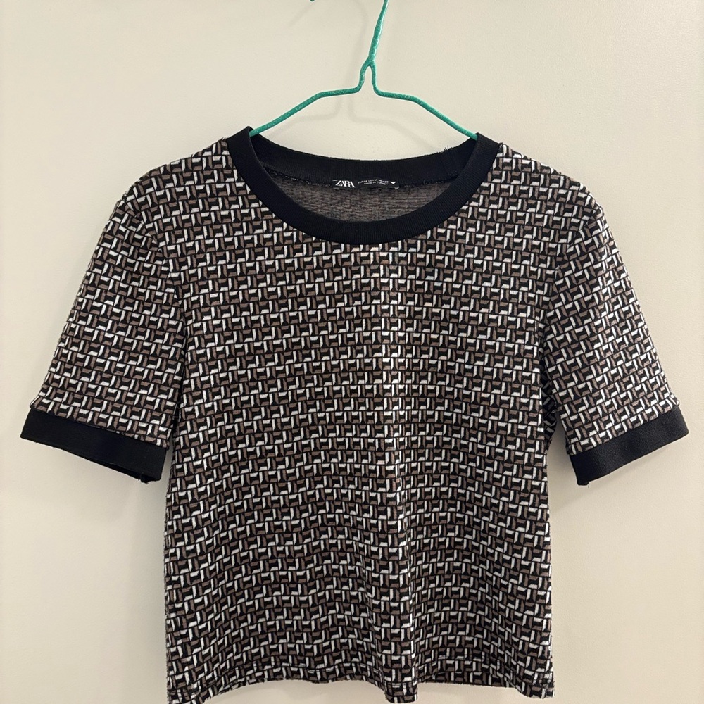 Zara Geometric Black and White Short Sleeve Top